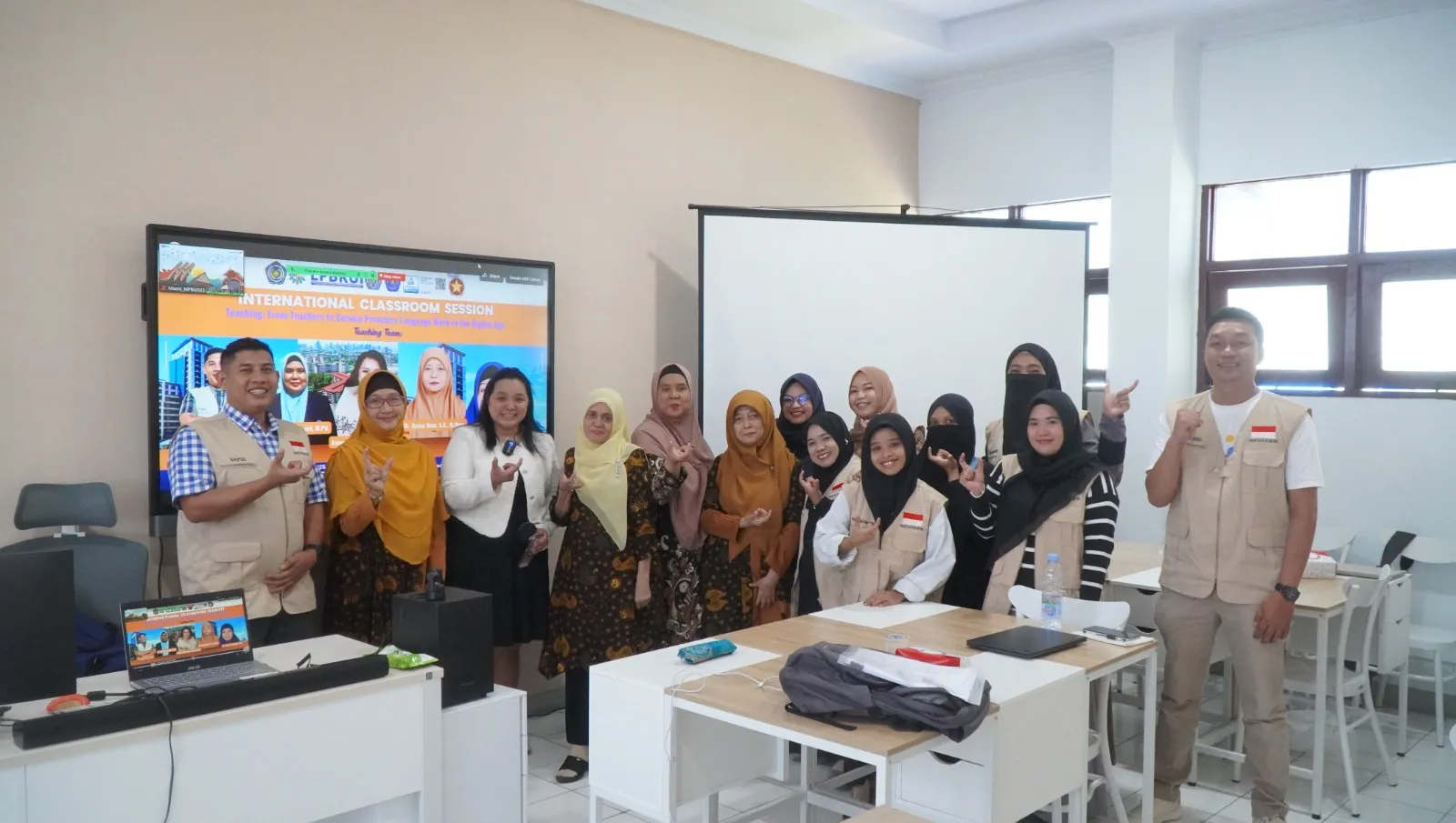 Dosen PUP Filipina Isi Kuliah Internasional di Pascasarjana Unismuh, Bahas Transformasi Guru Bahasa di Era Digital