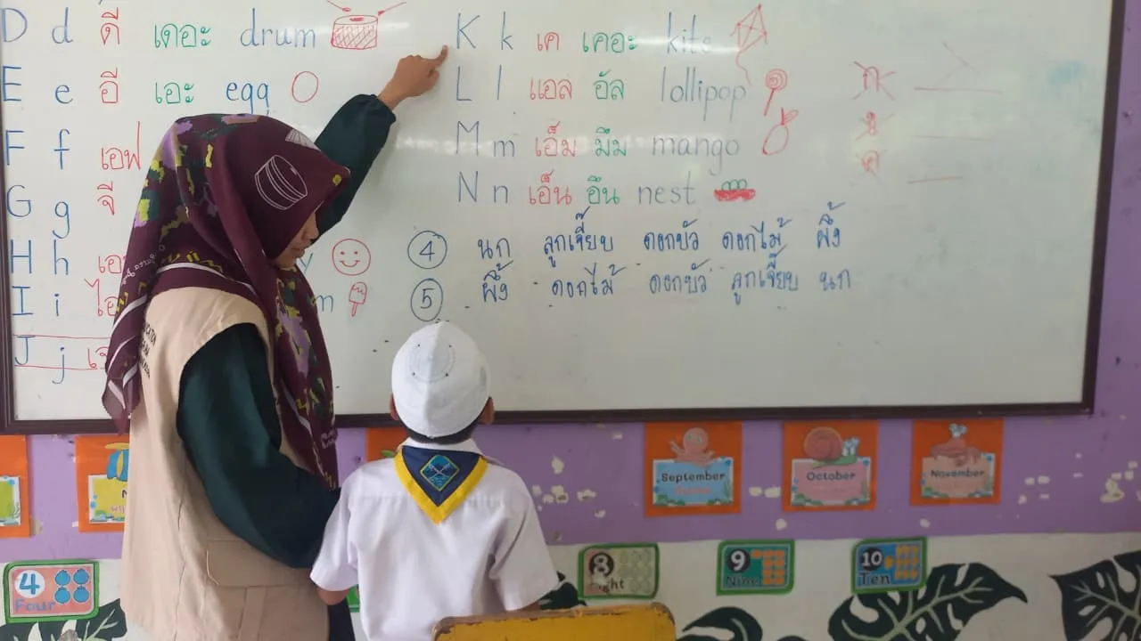Alumni MPBI Unismuh Makassar Perkenalkan Spelling Bee di Thailand